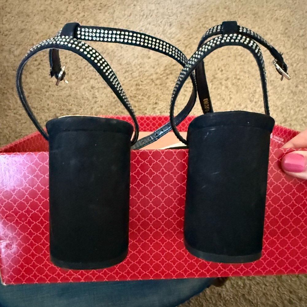 Black heels - Picture 5 of 9